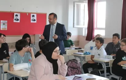 Bigadiç İlçe Milli Eğitim Müdür Vekili Okulları Ziyaret Etti