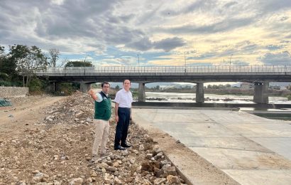 Gönen Kaymakamı Ahmet Altıntaş, Gönen Çayı Taşkın Kontrol İnşaatı’nda İncelemelerde Bulundu