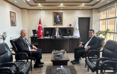 Balıkesir Defterdarı Serkan Mehmet ERSOY Kaymakam İlyas MEMİŞ’i ziyaret etti