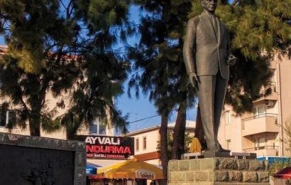 Atatürk Büstüne Saldırı Gerçekleşti