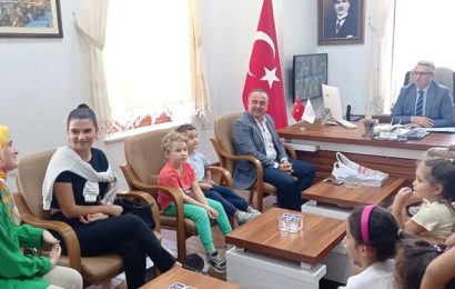 Edremit Üstek Koleji Öğrencileri, İlçe Milli Eğitim Müdürünü Ziyaret Etti