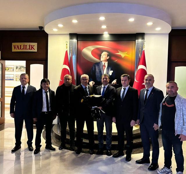 19 Ekim Muhtarlar Günü’nde Muhtarlar Derneği Kutlama Komitesi Vali V. Hulusi Doğan’ı Ziyaret Etti