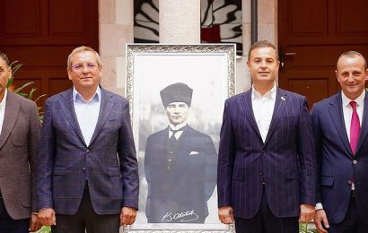 Balıkesir Büyükşehir Belediye Başkanı Ahmet Akın, Yalova Çiftlikköy Belediye Başkanı Adil Yele’yi Ağırladı