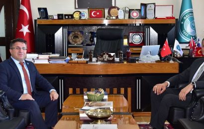 Türk Silahlı Kuvvetlerini Güçlendirme Vakfı Genel Müdürü Bilal Topçu, Balıkesir Üniversitesi Rektörü Prof. Dr. Yücel Oğurlu’yu ziyaret etti