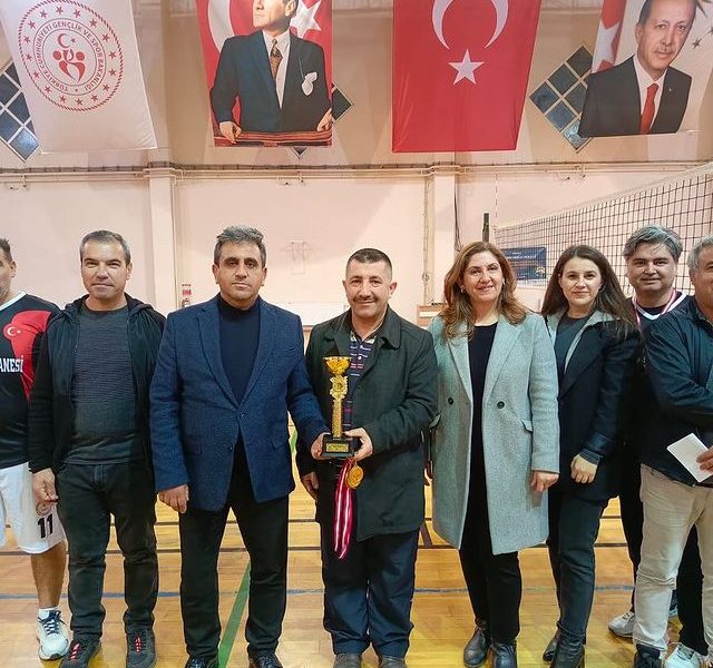 Öğretmenler Günü’nde Voleybol Turnuvası Ödülleri Sahiplerini Buldu