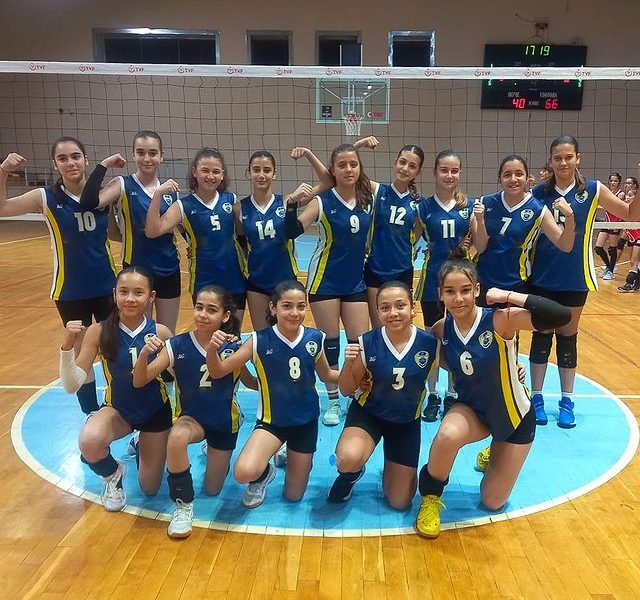 Midi Kızlar Voleybol Ligi İlk Maçında Burhaniye Ören Spor Kulübü Büyük Bir Başarı Elde Etti