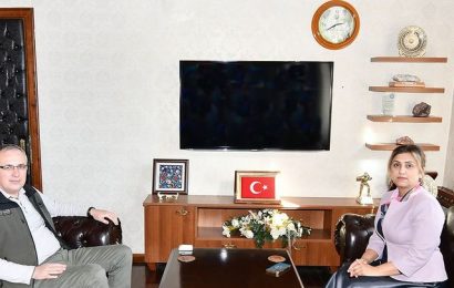 Balıkesir Aile ve Sosyal Hizmetler İl Müdürü Emine Böçkün, Balıkesir Orman Bölge Müdürü Kemal Kayıran’ı Ziyaret Etti