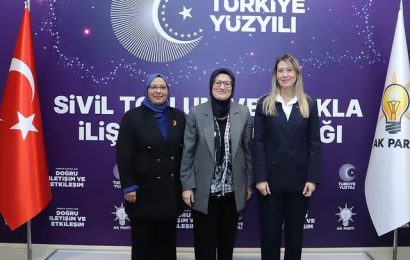 AK Parti Balıkesir İl Kadın Kolları’nda Görev Değişimi