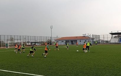 Gönen Belediyespor, Erdekspor Maçı İçin Hazırlıklarını Sürdürüyor