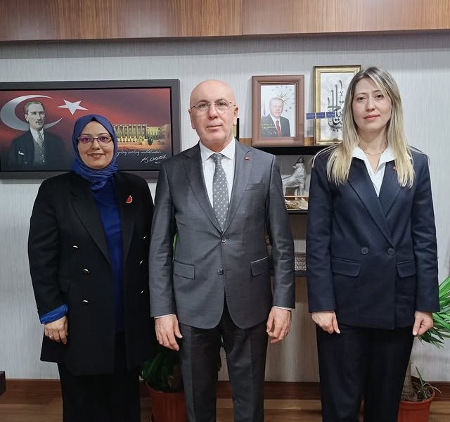 Ak Parti Balıkesir İl Kadın Kolları Başkanlığı’na Münevver Gözhan atandı