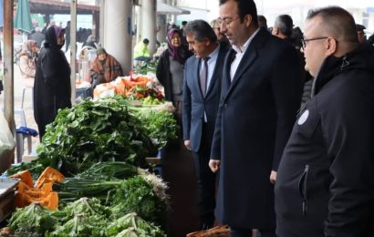Kepsut’ta İlçe Kaymakamı Pazar Yerini Ziyaret Etti