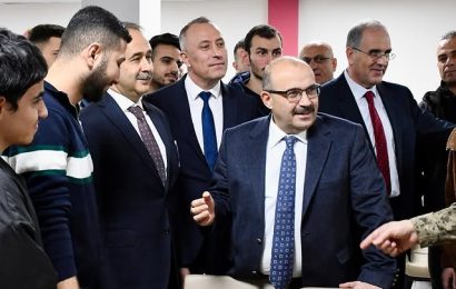 Balıkesir Valisi İsmail Ustaoğlu, Gençlik ve Spor Bakanlığı tarafından öğrenci yurdu ziyareti gerçekleştirdi