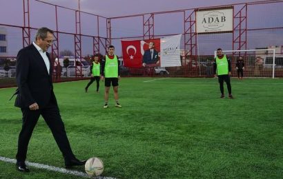 Ayvalık’ta Halı Saha Turnuvası Başladı