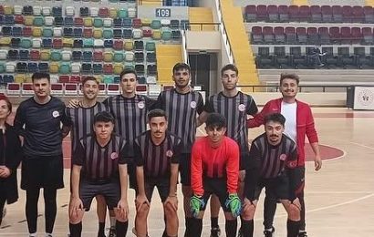 GSB Yurtları Futsal Turnuvası: Dursunbey Yurdu Ayvalık’ı penaltılarla mağlup ederek finale adını yazdırdı