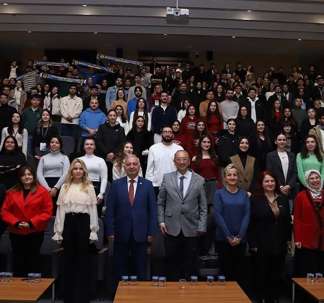 Belediye Başkan Yardımcısı ve Meclis Üyesi, Özel Bireylere Destek İçin Seminere Katıldı