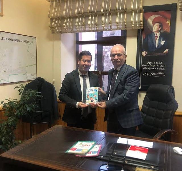 Eğitimci Yazar Zekeriya Guter, İlçe Milli Eğitim Müdürü Sami Günnü’yü ziyaret etti