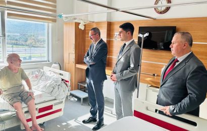 Havran Kaymakamı Enver Özderin, Hastaları Ziyaret Etti