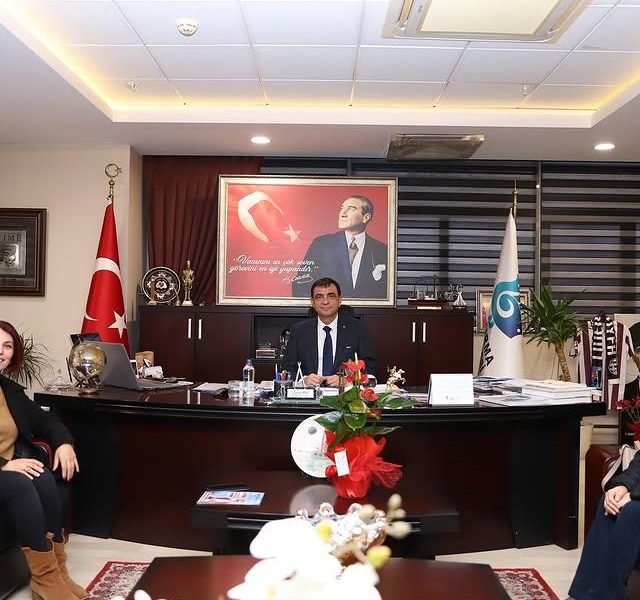 Bandırma Belediyesi, Enerjisa Fen Lisesi Okul Aile Birliği Yönetim Kurulu Başkanı Jale Bilgin ve yönetici Aysun Duran’ı ağırladı