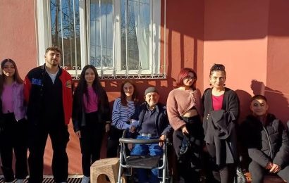 Dursunbey’deki Yurt Öğrencileri Sevgi Evi’ni Ziyaret Etti