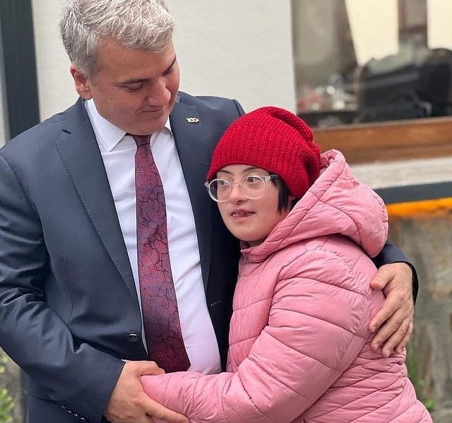 Tüm Engelleri Sevgiyle Aşabiliriz