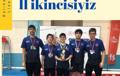 Karesi’deki bir okulun erkek badminton takımı önemli bir başarıya imza attı!