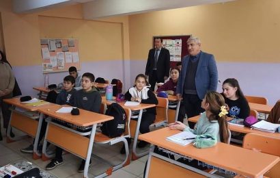 İlçe Milli Eğitim Müdürü ve Şube Müdürü Öğrencilerle Buluştu