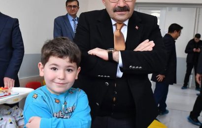 Balıkesir Valisi İsmail Ustaoğlu Kuvayı Milliye Özel Eğitim Anaokulunu Ziyaret Etti