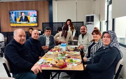 Erdek İlçe Millî Eğitim Müdürü, Personeline Kahvaltı Düzenledi