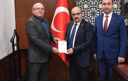 Burhaniye Ticaret Odası Başkanı ve Meclis Başkanı Vali Ustaoğlu’nu Ziyaret Etti