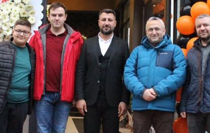 Belediye Başkanı Hakan Yıldırım ve Heyeti Papirüs Kafe’yi Ziyaret Etti