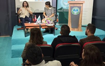 Kahraman Boksör Esra Yıldız, Öğrencilerle Bir Araya Geldi