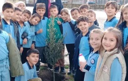 Cumhuriyet İlkokulu’nda “Her Sınıfın Bir Fidanı Olsun” Etkinliği Gerçekleştirildi