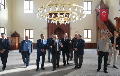 Vali İsmail Ustaoğlu, Edremit Osmanlı Camii’nde İncelemelerde Bulundu
