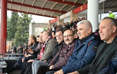 Vali İsmail Ustaoğlu, Balıkesirspor – Uşakspor Maçını Tribünden İzledi