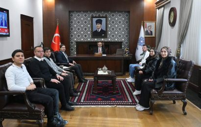 Ankaralı Balıkesirli Öğrencilerden Vali Ustaoğlu’na Ziyaret