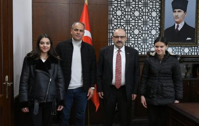 Balıkesir Valisi İsmail Ustaoğlu’na Aile Ziyareti