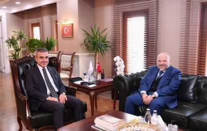 Erdek Kaymakamı Atakan Atasoy, Migros Ticaret A.Ş. ve Mabel Çikolata A.Ş. Yetkililerini Kabul Etti