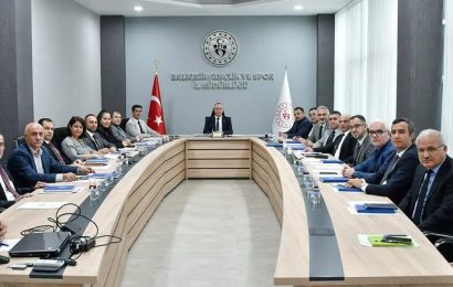 Gençlik ve Spor İl Müdürü Adem Özalp, Yıl Sonu Değerlendirme Toplantısı Yaptı