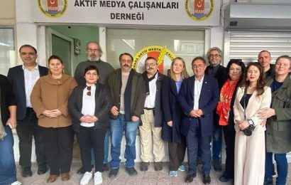 CHP Bandırma Gençlik Kolları, Gazeteciler Günü’nde Güney Marmara Aktif Medya Çalışanları Derneği’ni Ziyaret Etti