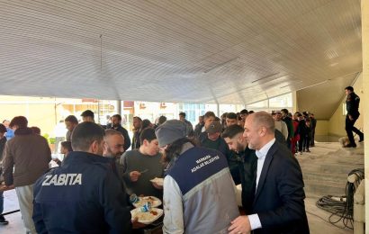 Marmara Adalar Belediyesi’nden Cuma Namazı Sonrası Yemek İkramı