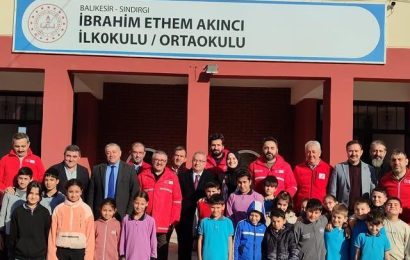 Balıkesir’de öğrencilere giyim yardımı