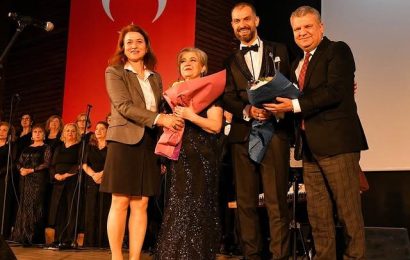 Balıkesir Büyükşehir Belediyesi Başkan Vekili Sevinç Baykan Özden, Türk Sanat Müziği Konserine Katıldı