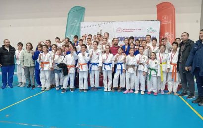 Balıkesir Karesi Ortaokulu Öğrencileri Judo Müsabakalarından Madalyalarla Döndü