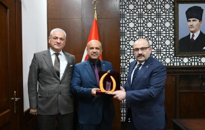 Bursa Tapu ve Kadastro Müdürü Adnan Cevher ile Balıkesir Kadastro Müdürü Bahattin Kozlu’dan Vali İsmail Ustaoğlu’na Ziyaret