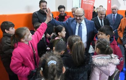 Vali İsmail Ustaoğlu, 75. Yıl Gençlik Merkezi’nde Sporcu Yetenek Taramalarını İnceledi