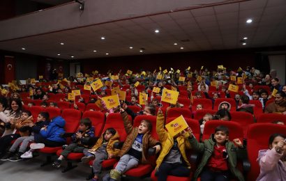 Bandırma Belediyesi’nin Renkli Tiyatro Etkinliğinde Miniklere Sanat Dolu Bir Gün