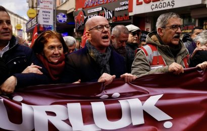 Balıkesir’de Halk Demokrasi ve Özgürlük İçin Yürüdü