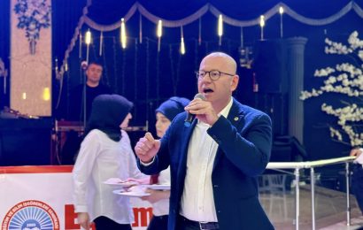 Balıkesir’de Dayanışma Yemeği: Eğitim Emekçileri Geleceğe Umutla Bakıyor