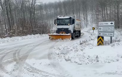 Gönen’de Karla Mücadele Çalışmaları Kesintisiz Devam Ediyor