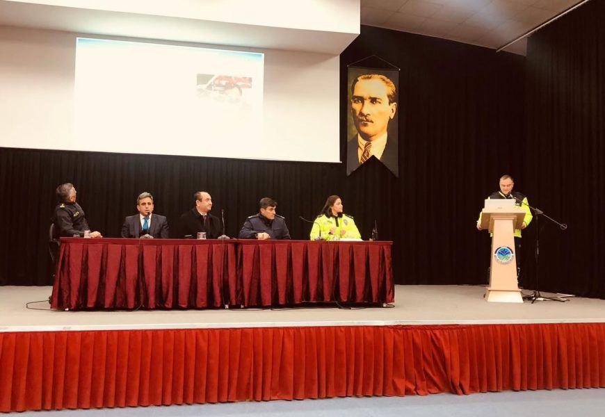 Gönen’de Servis ve Okul Servisi Şoförlerine Emniyet Uyarısı: Bilgilendirme Toplantısı